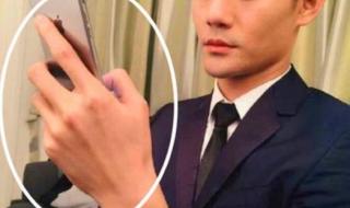 易烊千玺戒指什么意思 易烊千玺单手脱戒指