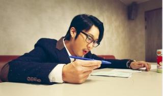 haroro在running man里拿着的玩偶,很可爱的一个haha老是放在肩膀上的 haha河东勋